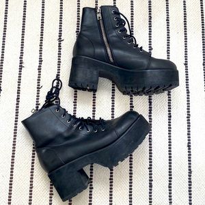 Platform black boots